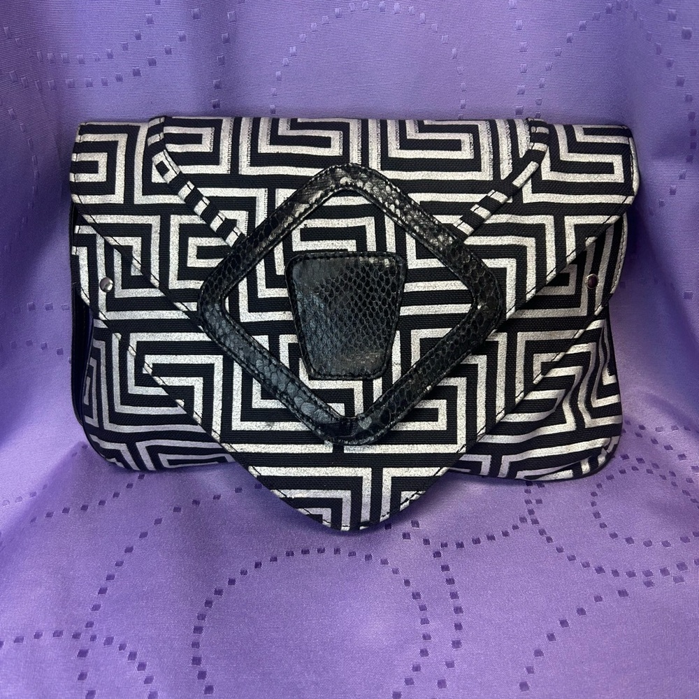 Geometric Black and White Clutch